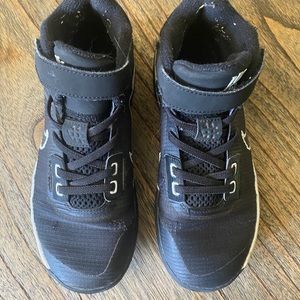 Nike basketball shoes size 2Y